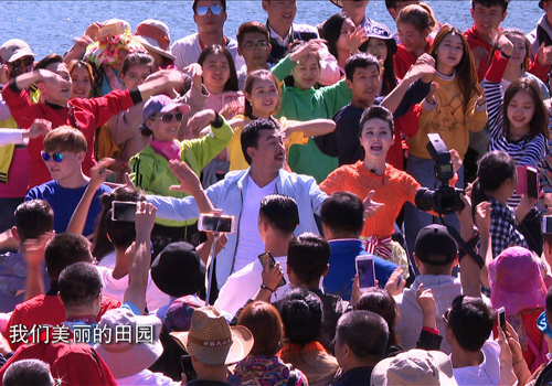 的人群 闪亮的日子 最接地气的新疆快闪来了