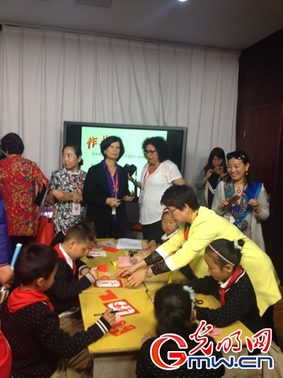 中国--以色列剪纸艺术教育论坛在江苏扬中举