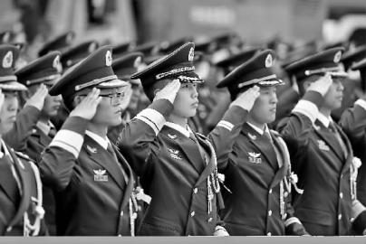 中国维和战士申亮亮灵柩回国 悼念仪式今日举