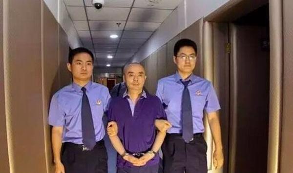 成都科员贪污118万潜逃11年 贵阳开公司资产近亿