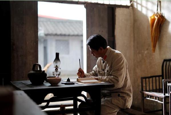 《图说党史》:纪录片《重生》第四集