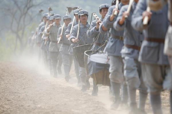 《图说党史》:纪录片《重生》第四集