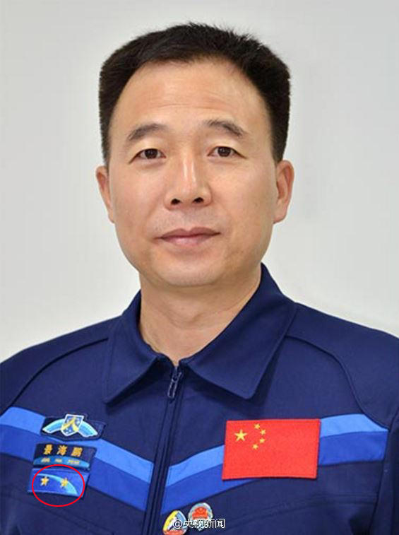 由于景海鹏已执行过神舟七号和神舟九号两次航天飞行任务,所以他的