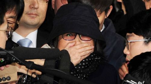 光明晚报:春运火车票限购 京检方对 e租宝 案提