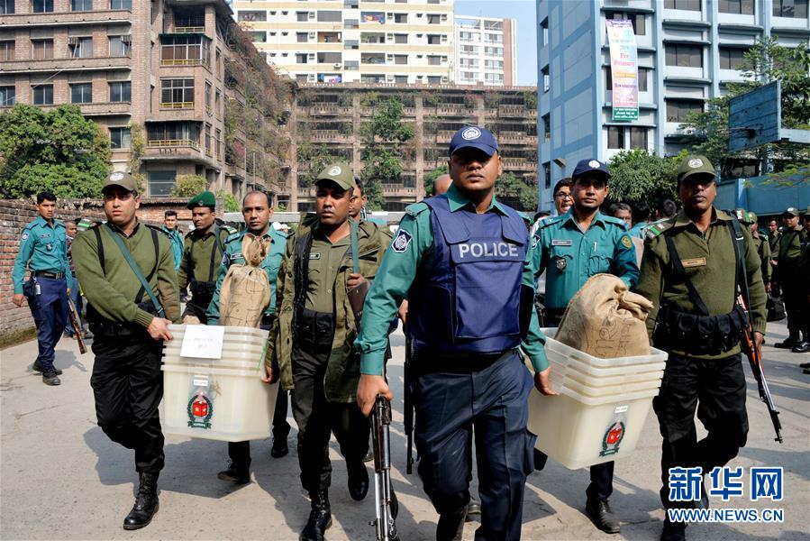 人民币对美元汇率中间价报6.9064元 下调68个