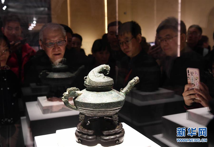 昆明：彩灯夺目迎新春
