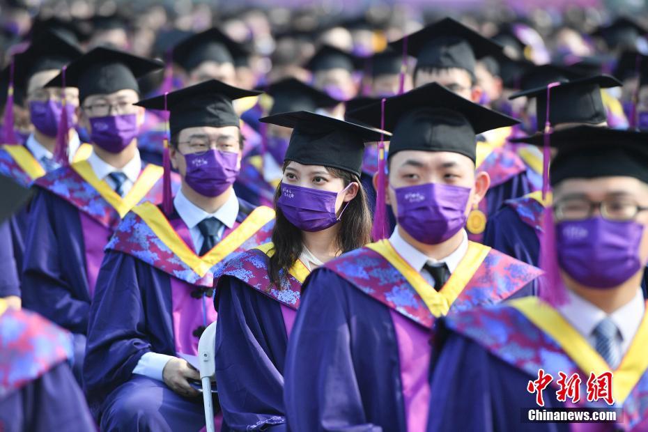 清华大学举行2021年本科生毕业典礼