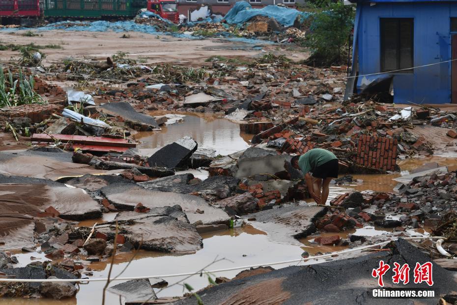 极强降雨致河南巩义市米河镇受灾严重救灾工作积极进行