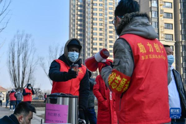 跨越洲际的津城战疫非洲留学生在津当上防疫志愿者