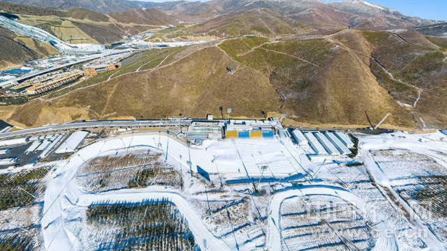 飞临探秘冬奥场馆依山而建的国家越野滑雪中心