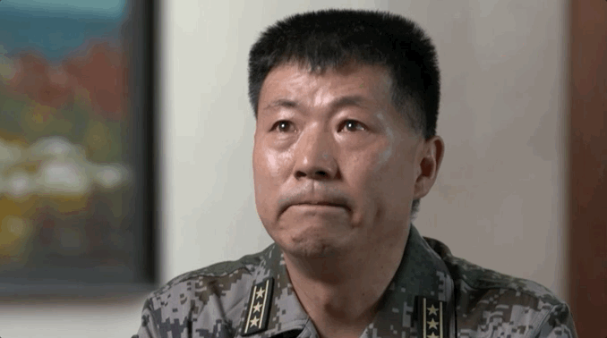英雄团长祁发宝，说到这里时流泪了……