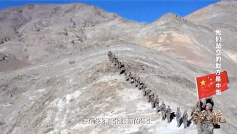 英雄团长祁发宝，说到这里时流泪了……