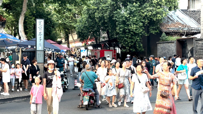 成都街头走一走~大运会版Citywalk巴适得板！