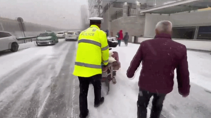 拍到了！我们用一个个瞬间定格寒冬中的温暖