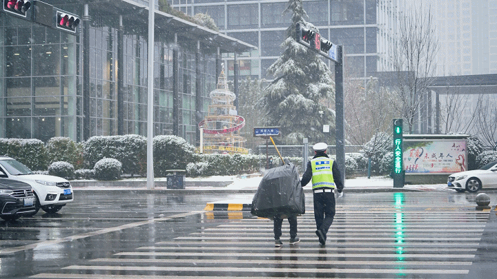 拍到了！我们用一个个瞬间定格寒冬中的温暖