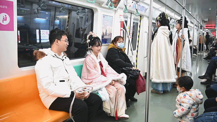 拍到了！我们用一个个瞬间定格寒冬中的温暖