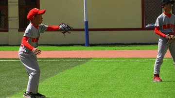 追光｜从牧场到棒球场，藏族学子在雪山下向阳成长