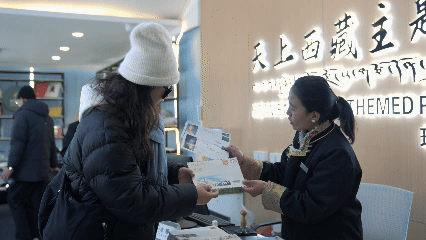 藏族姑娘措姆：坚守在珠峰大本营邮局