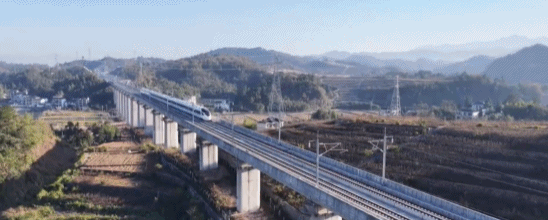 中国高速铁路进度条再“刷新” “八纵八横”正在改变你的生活