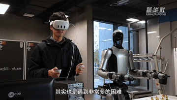 新春走基层｜教机器人学做“人”的机器人训练师