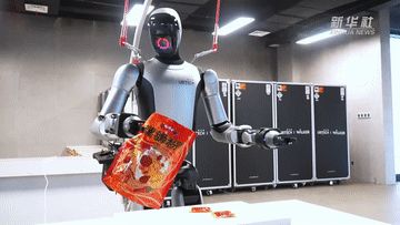 新春走基层｜教机器人学做“人”的机器人训练师