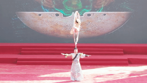 新春走基层｜奔向新一年：我在“杂技小镇”守“非遗”