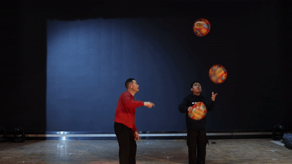 新春走基层｜奔向新一年：我在“杂技小镇”守“非遗”