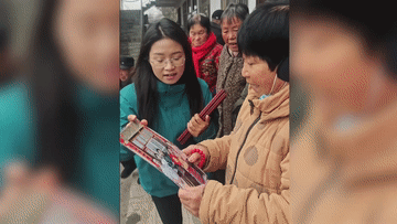 新春走基层·跟着村支书“忙年”｜不一样的全家福