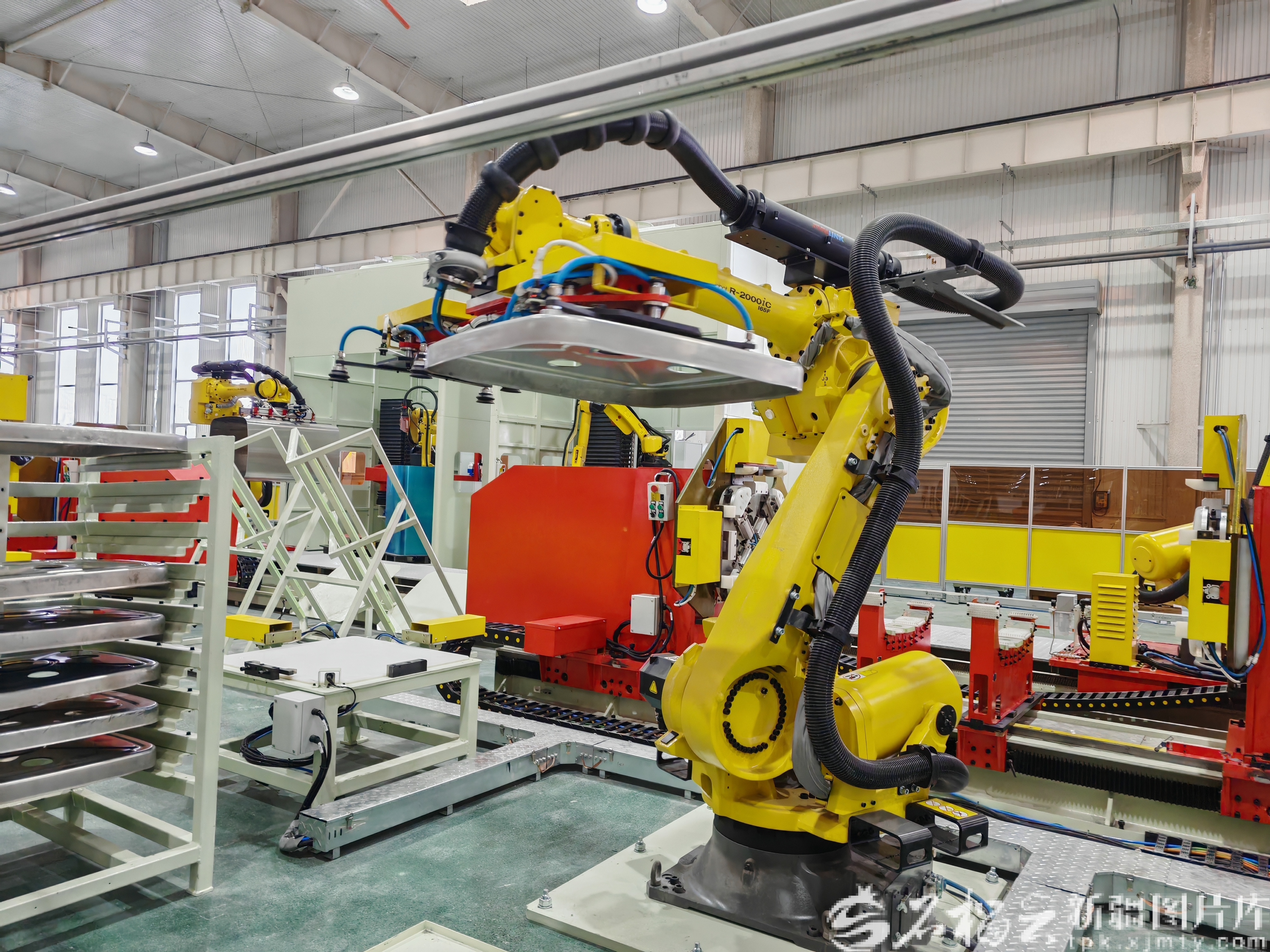 天山观察丨一条生产线服务十几家企业