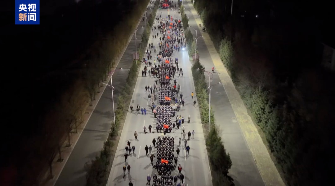 连续31年,徒步108里!这堂“课”又刷屏了 连续31年,徒步108里!这堂“课”又刷屏了