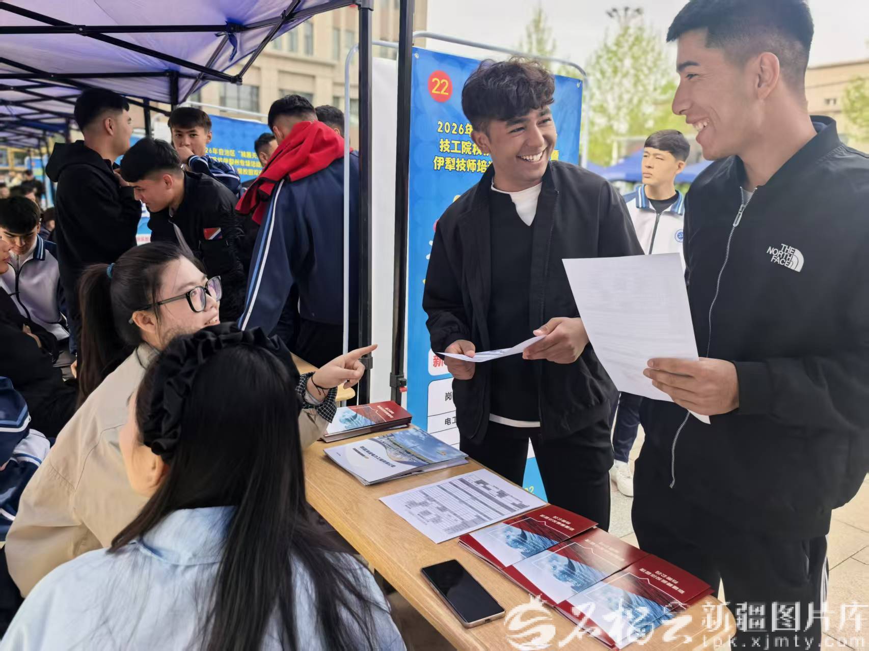 新疆经济看点丨就业有路 增收有门