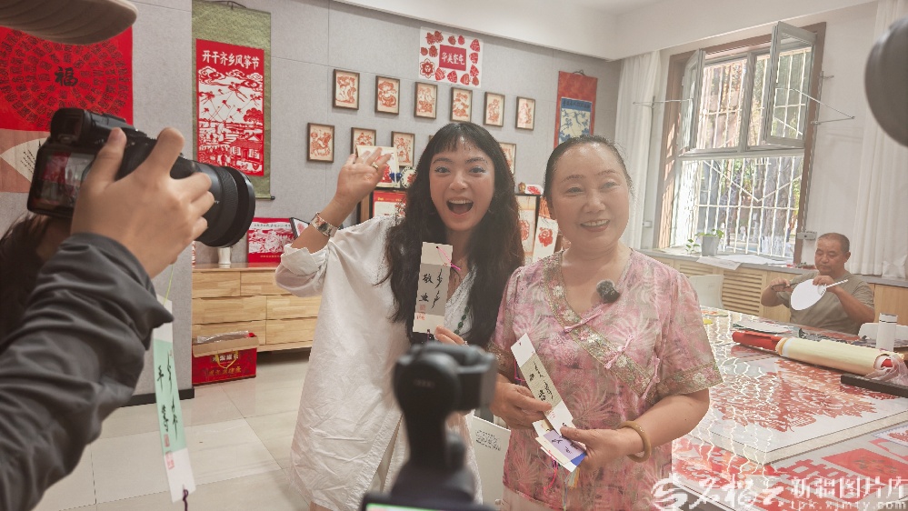 石榴花开 籽籽同心——多彩民族有多彩 | 曙光里，向阳花开情谊浓