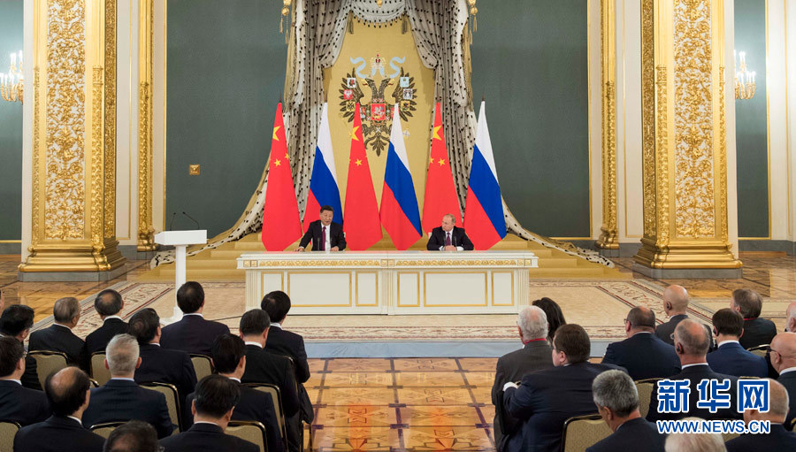 习近平同俄罗斯总统普京共同会见中俄友好、和平与发展委员会，媒体和企业界代表