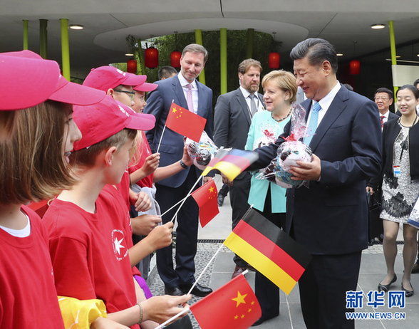 习近平同德国总理默克尔共同出席柏林动物园大熊猫馆开馆仪式