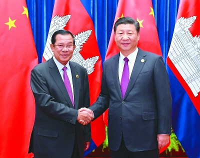 习近平会见柬埔寨人民党主席、政府首相洪森