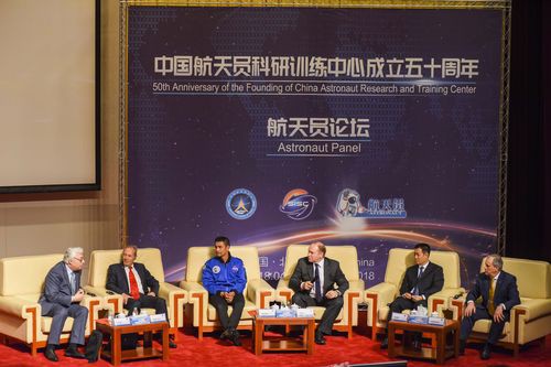 17名中外航天员聚首中国航天员中心 共话航天梦想