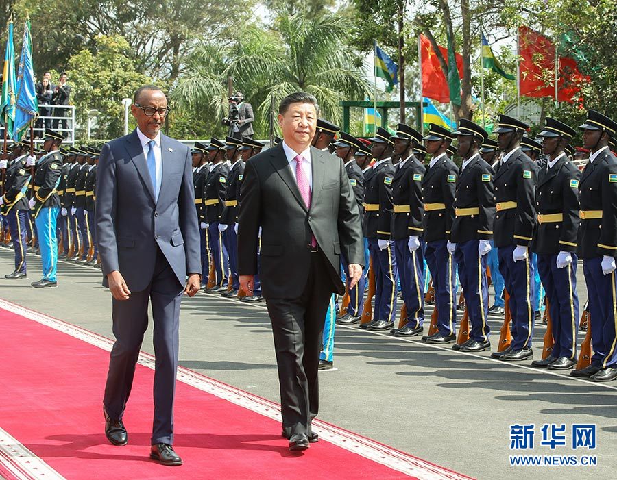 习近平出席卢旺达总统举行的欢迎仪式