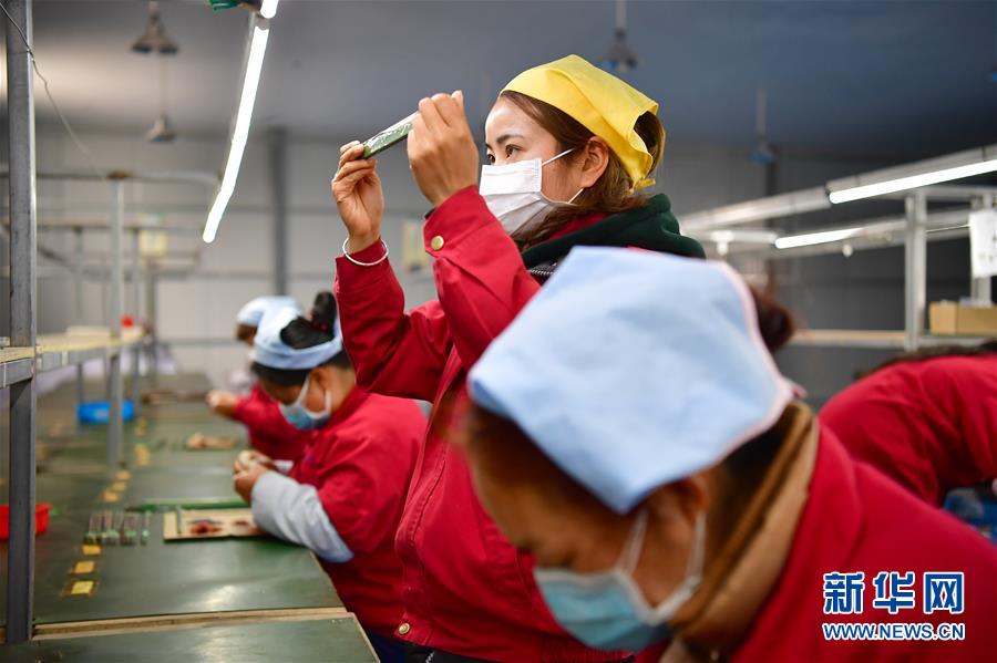 方舱“读书哥”今天回家了!还拿到了签名版的