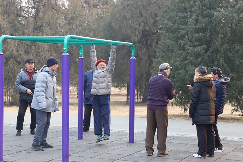 滾動圖片 正文 人民網北京2月12日電春節期間,在北京天壇公園的健身