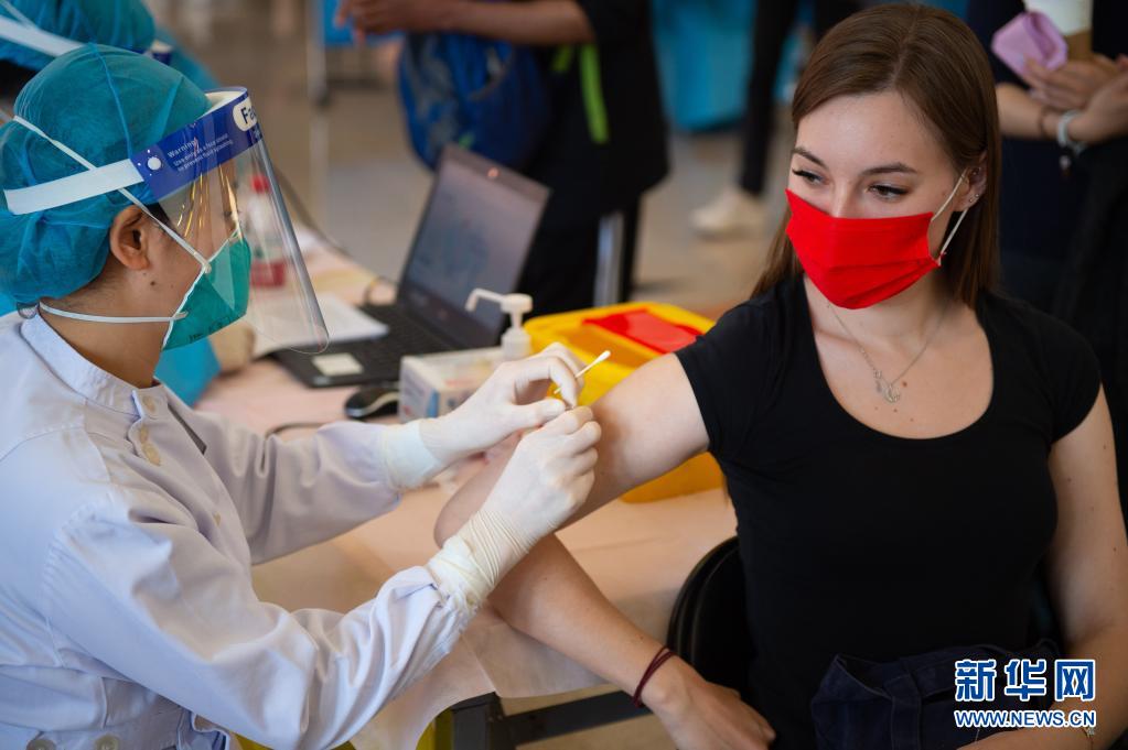 清华大学开展外籍人士新冠疫苗接种