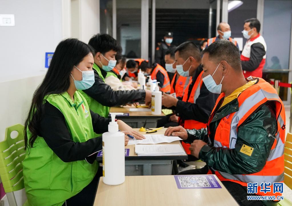 上海为建设工人开设夜间新冠疫苗接种通道