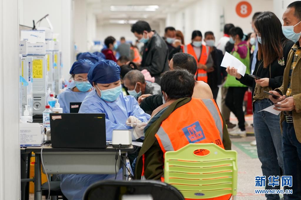 上海为建设工人开设夜间新冠疫苗接种通道
