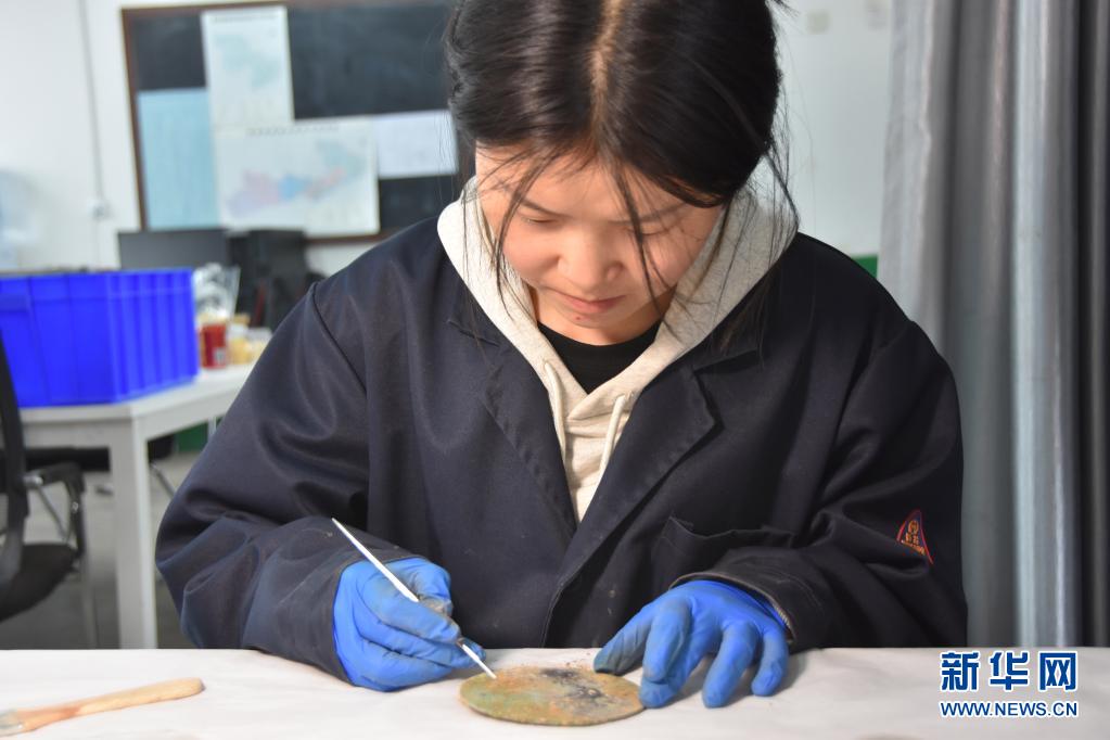 陕西考古发现：2000多年西汉铜镜仍光可鉴人