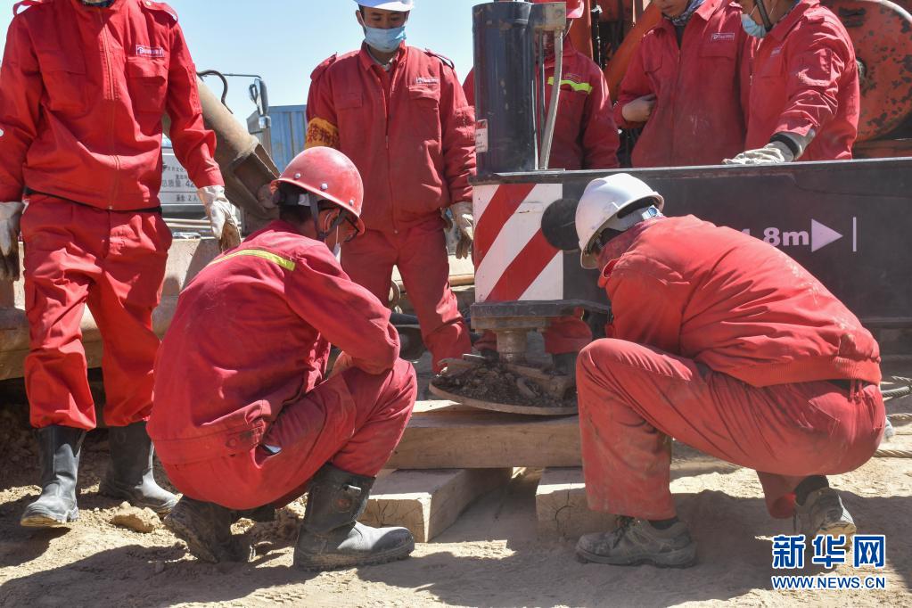新疆透水煤矿开始地面钻孔