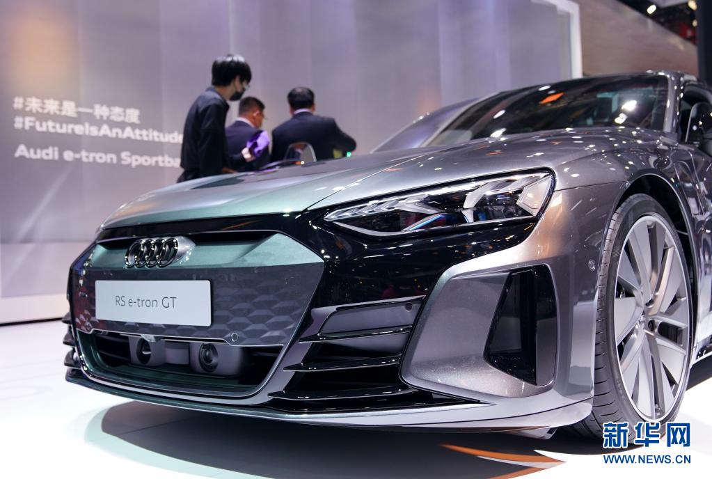 上海车展开幕 新能源车型受关注