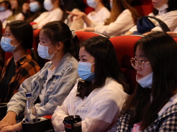 电影《守岛东谈主》上映 在王继才桑梓激发激烈情谊共识