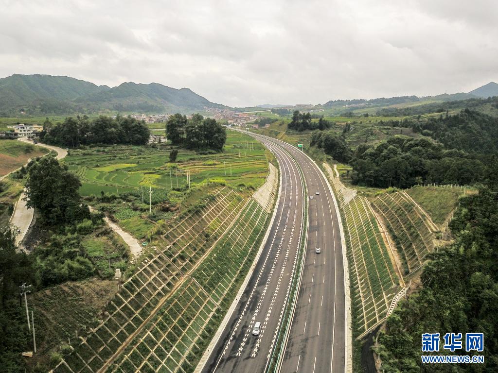 贵州都安高速公路建成通车