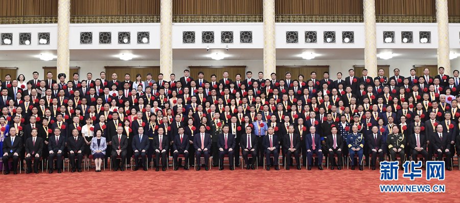庆祝中国共产党成立100周年“七一勋章”颁授仪式在京隆重举行