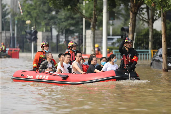 “看到消防员来了，心里就踏实了”——消防救援队伍河南郑州强降雨救灾纪实