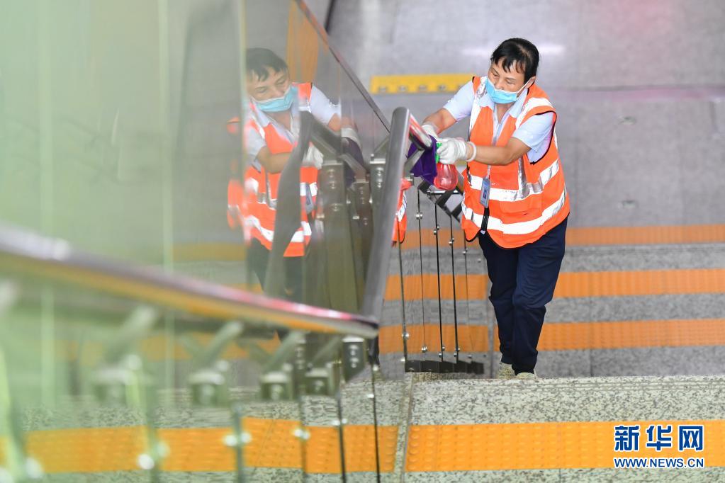 长沙地铁加强防疫 保障乘客安全出行
